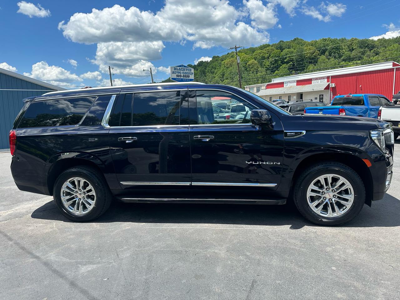 GMC Yukon XL 4WD 4dr SLT 2022