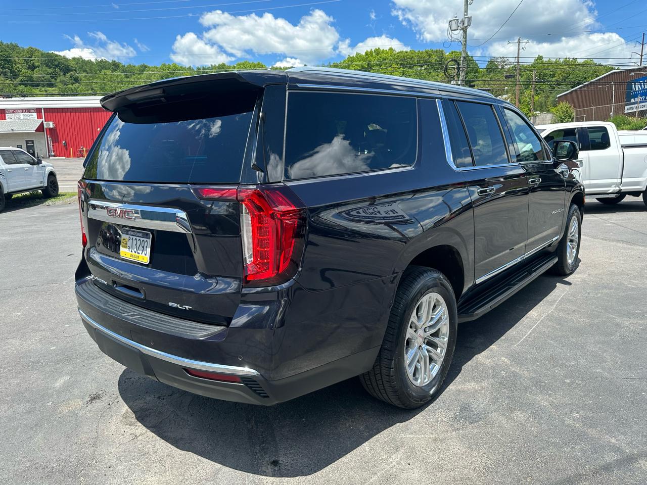 GMC Yukon XL 4WD 4dr SLT 2022