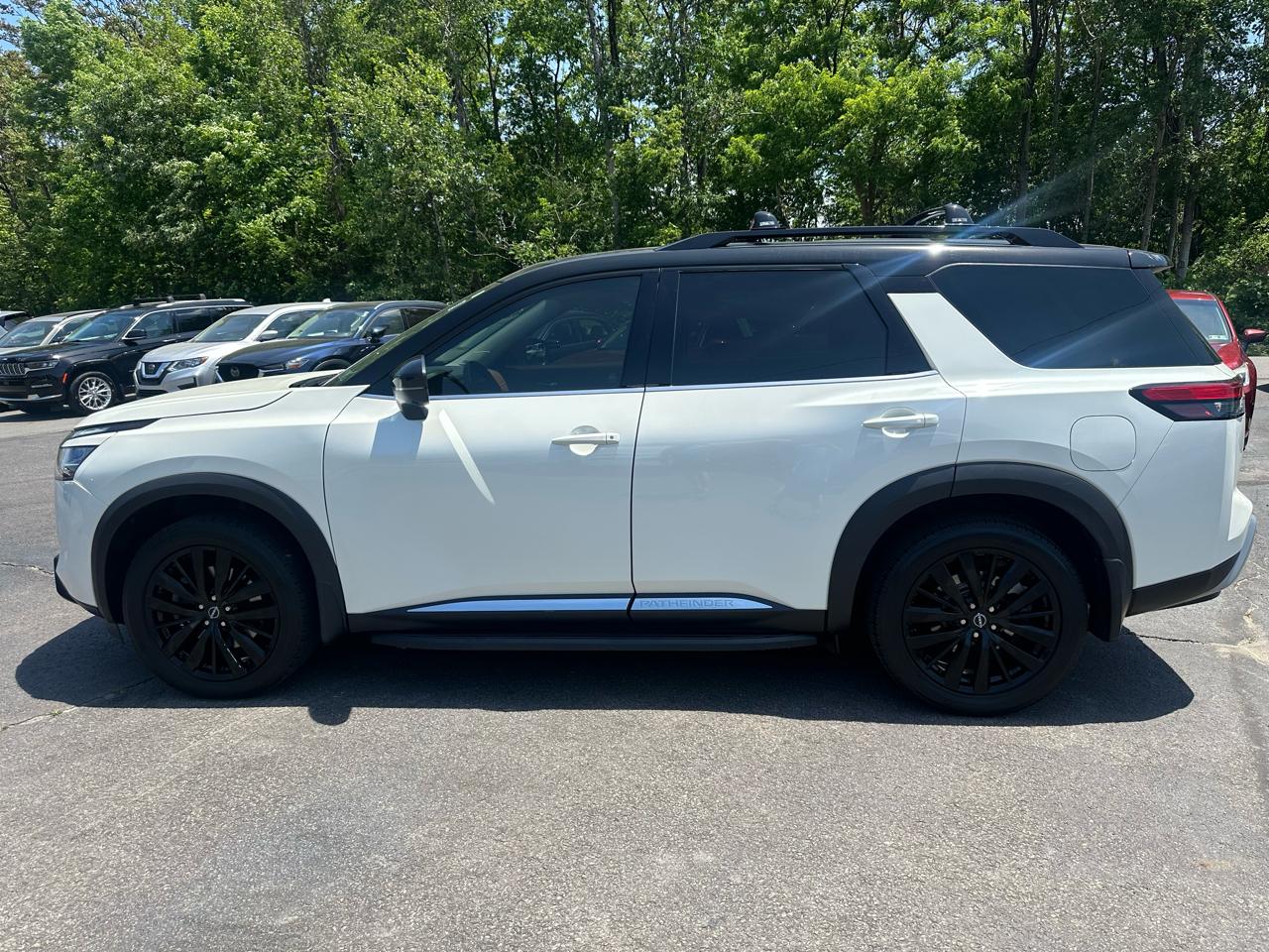 Nissan Pathfinder Platinum 4WD 2023