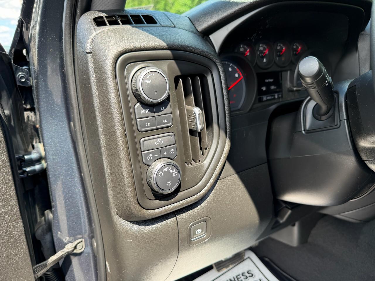 Chevrolet Silverado 1500 4WD Crew Cab 147" Custom Trail Boss 2019