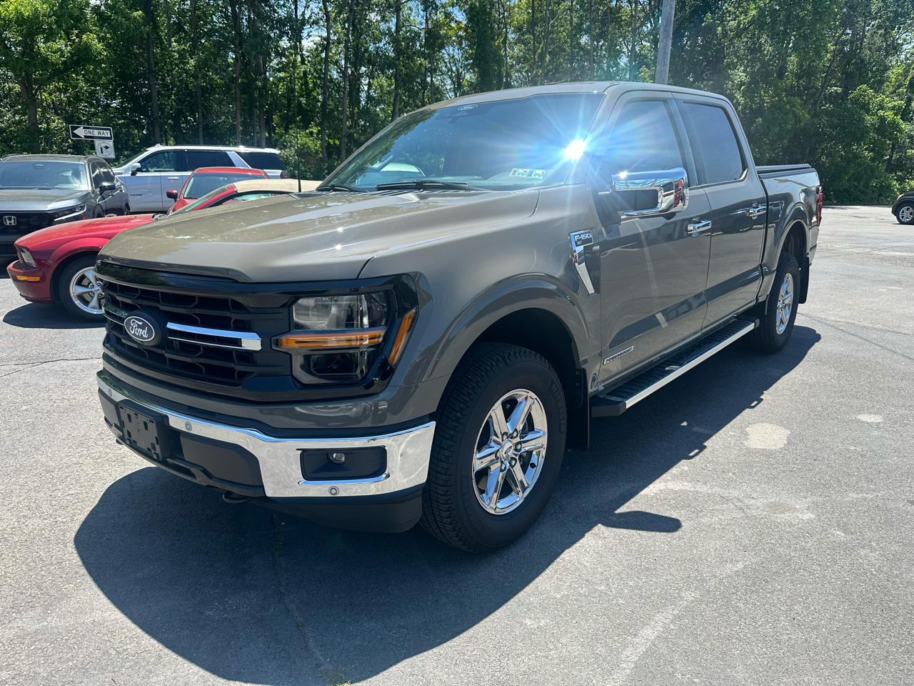Ford F-150 4WD SuperCrew 145" XLT 2025