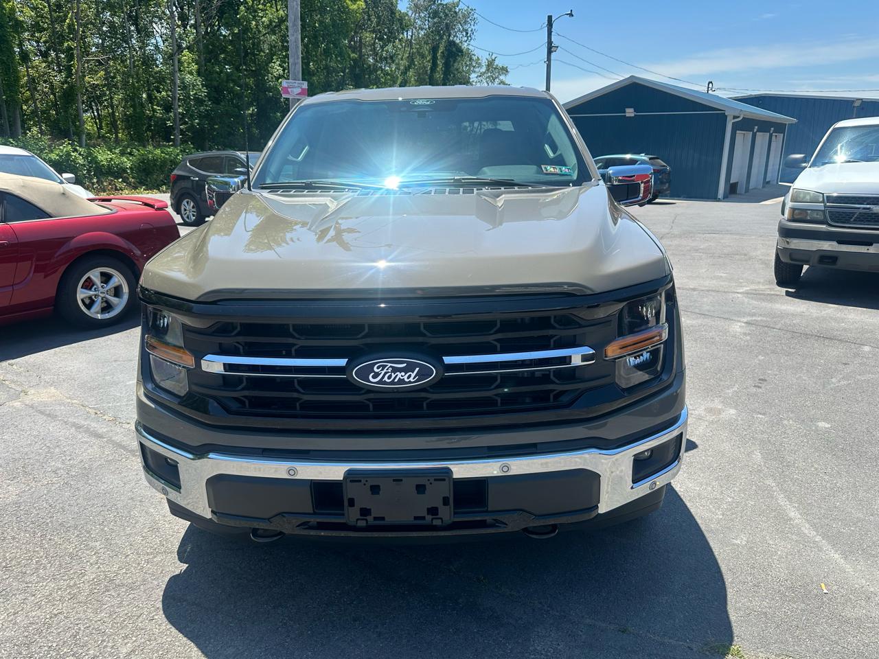 Ford F-150 4WD SuperCrew 145" XLT 2025