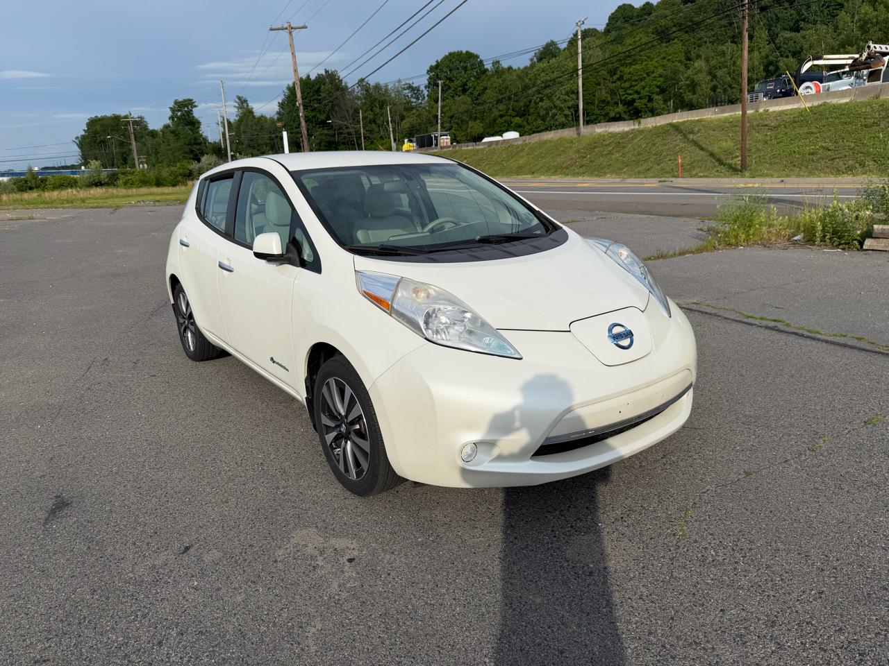 Nissan Leaf 4dr HB SV 2016