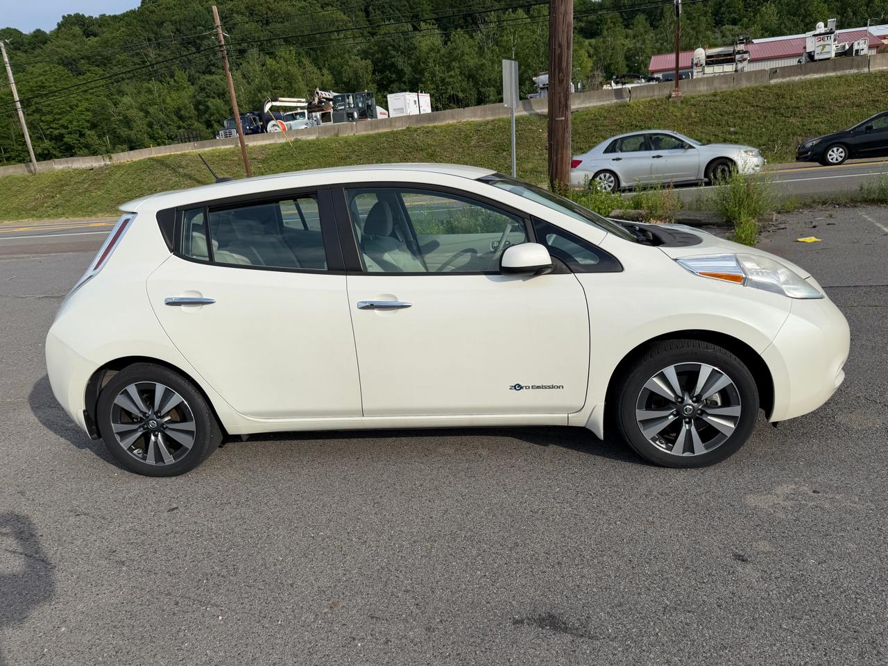 Nissan Leaf 4dr HB SV 2016