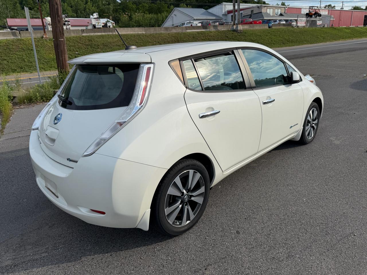 Nissan Leaf 4dr HB SV 2016