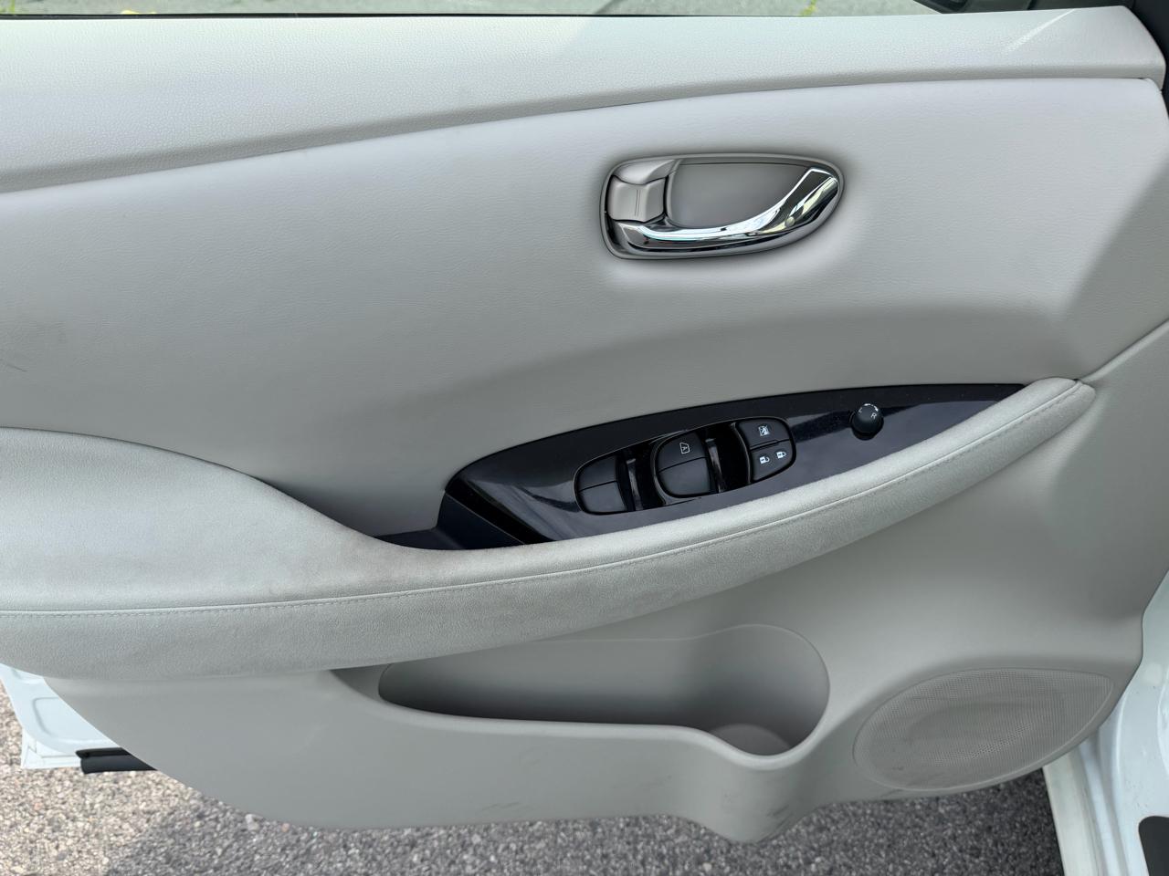Nissan Leaf 4dr HB SV 2016