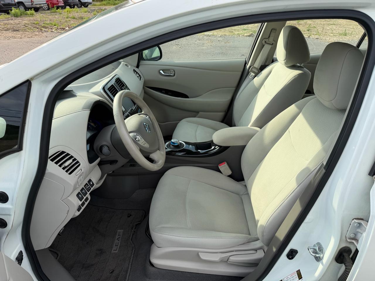 Nissan Leaf 4dr HB SV 2016