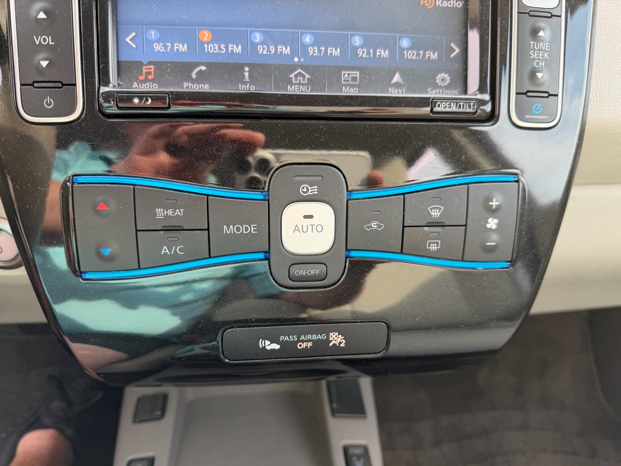Nissan Leaf 4dr HB SV 2016