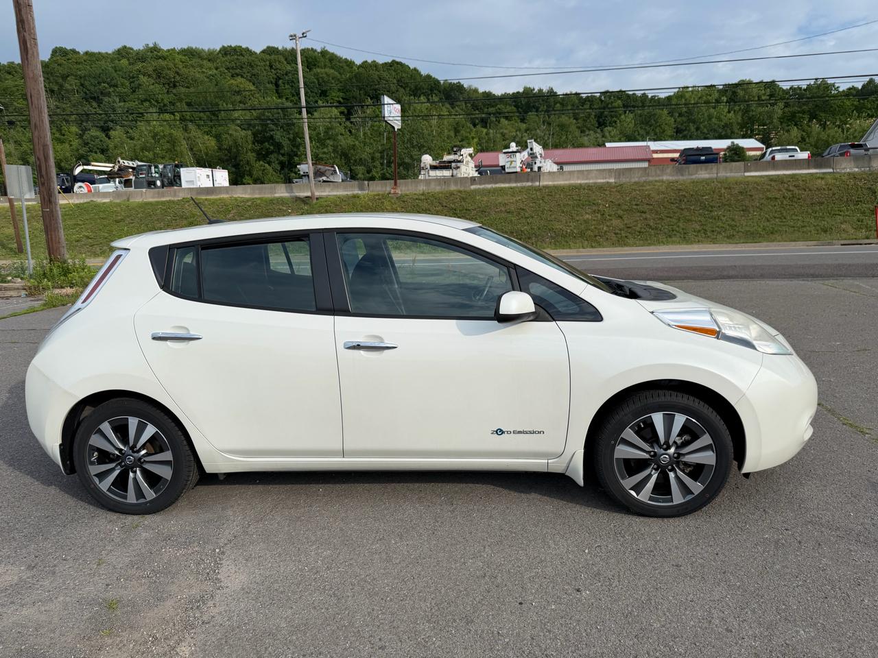 Nissan Leaf 4dr HB SV 2016