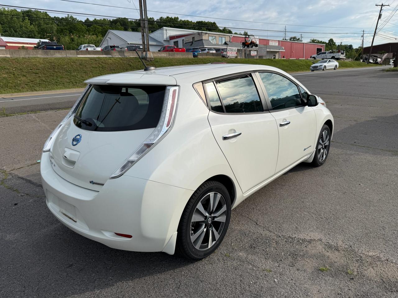 Nissan Leaf 4dr HB SV 2016