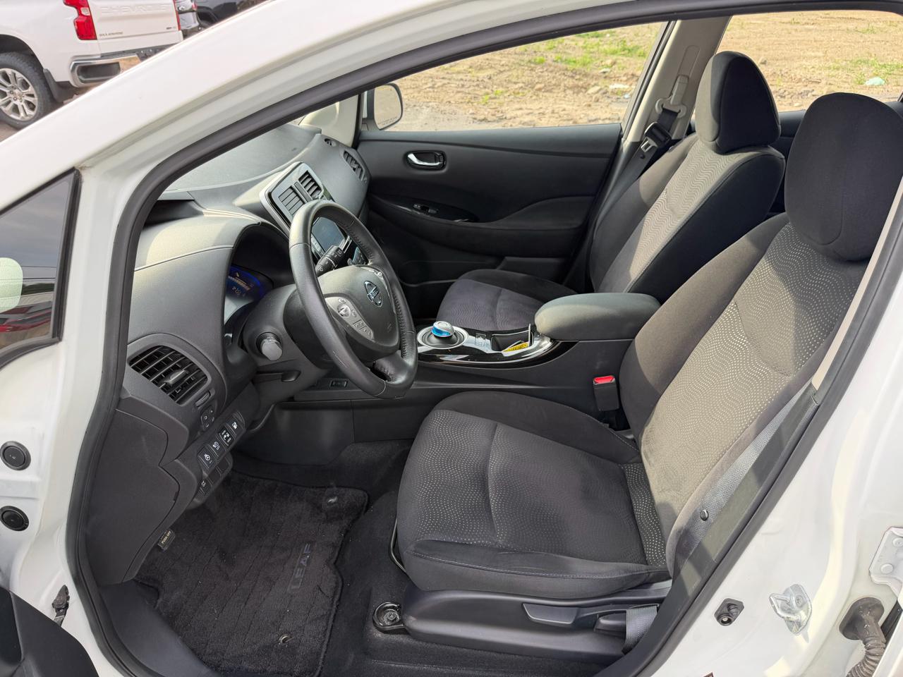 Nissan Leaf 4dr HB SV 2016