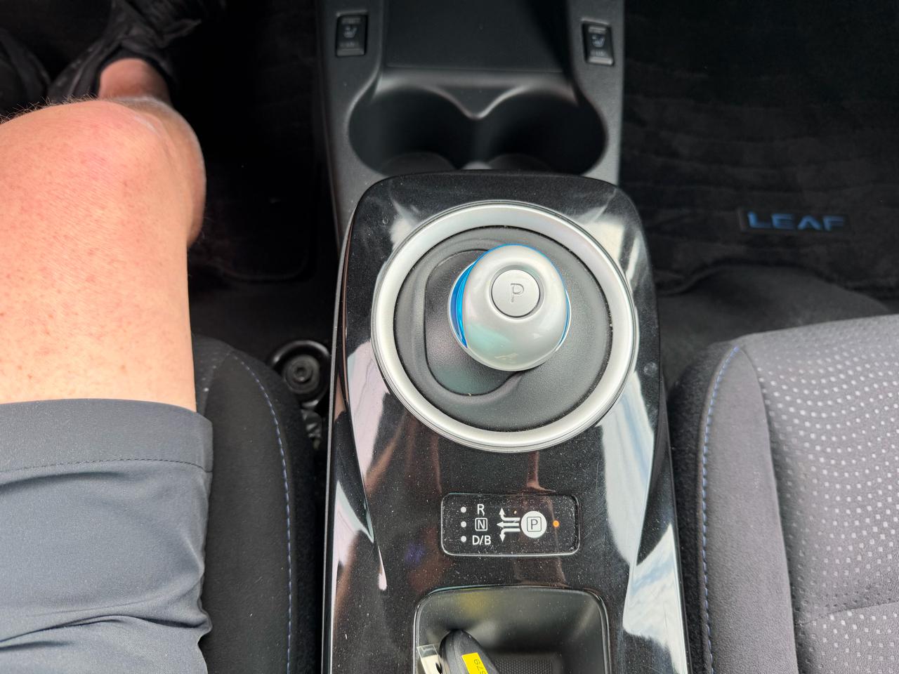 Nissan Leaf 4dr HB SV 2016