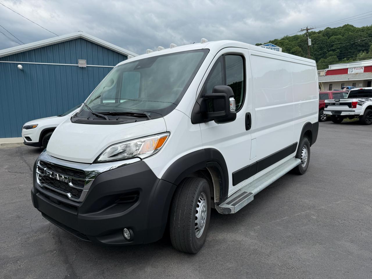 2025 RAM ProMaster Cargo Van Tradesman 2500 Low Roof 136" WB w/Pass Seat