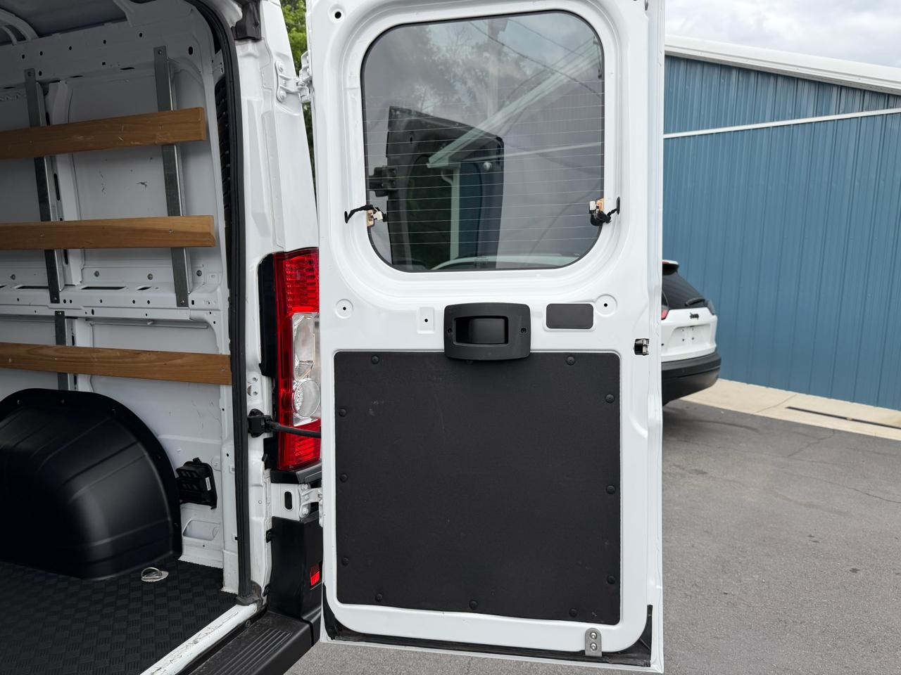 RAM ProMaster Cargo Van Tradesman 2500 Low Roof 136" WB w/Pass Seat 2025