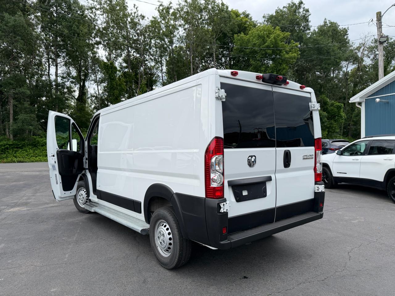 RAM ProMaster Cargo Van Tradesman 2500 Low Roof 136" WB w/Pass Seat 2025