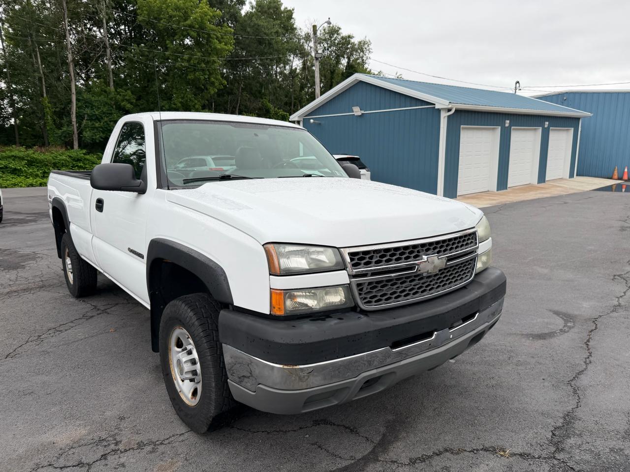 Chevrolet Silverado 2500HD 4WD Reg Cab 142" Work Truck 2005