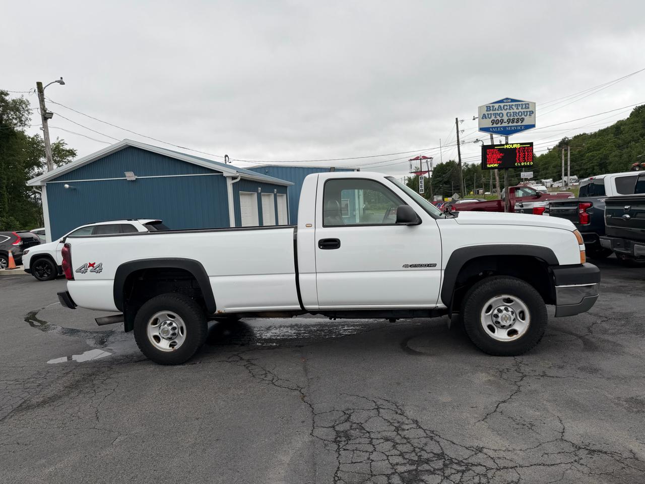 Chevrolet Silverado 2500HD 4WD Reg Cab 142" Work Truck 2005