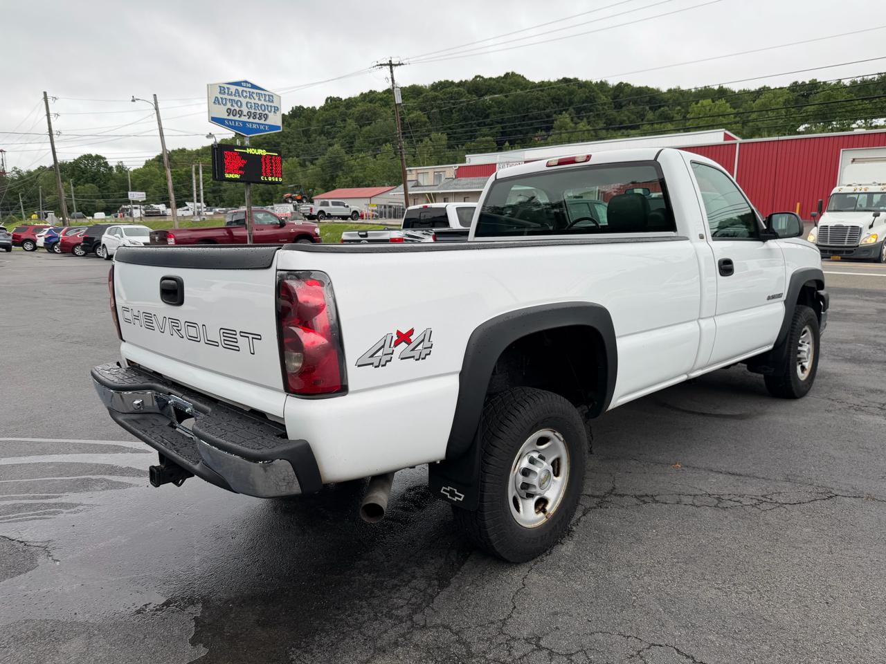 Chevrolet Silverado 2500HD 4WD Reg Cab 142" Work Truck 2005