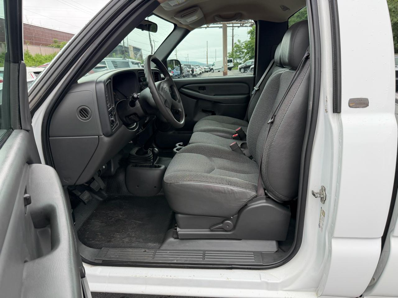 Chevrolet Silverado 2500HD 4WD Reg Cab 142" Work Truck 2005