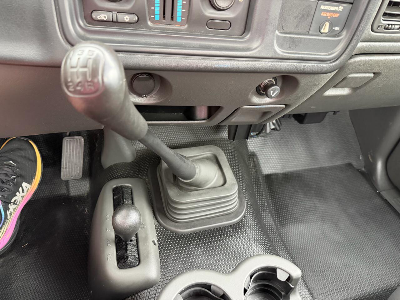 Chevrolet Silverado 2500HD 4WD Reg Cab 142" Work Truck 2005