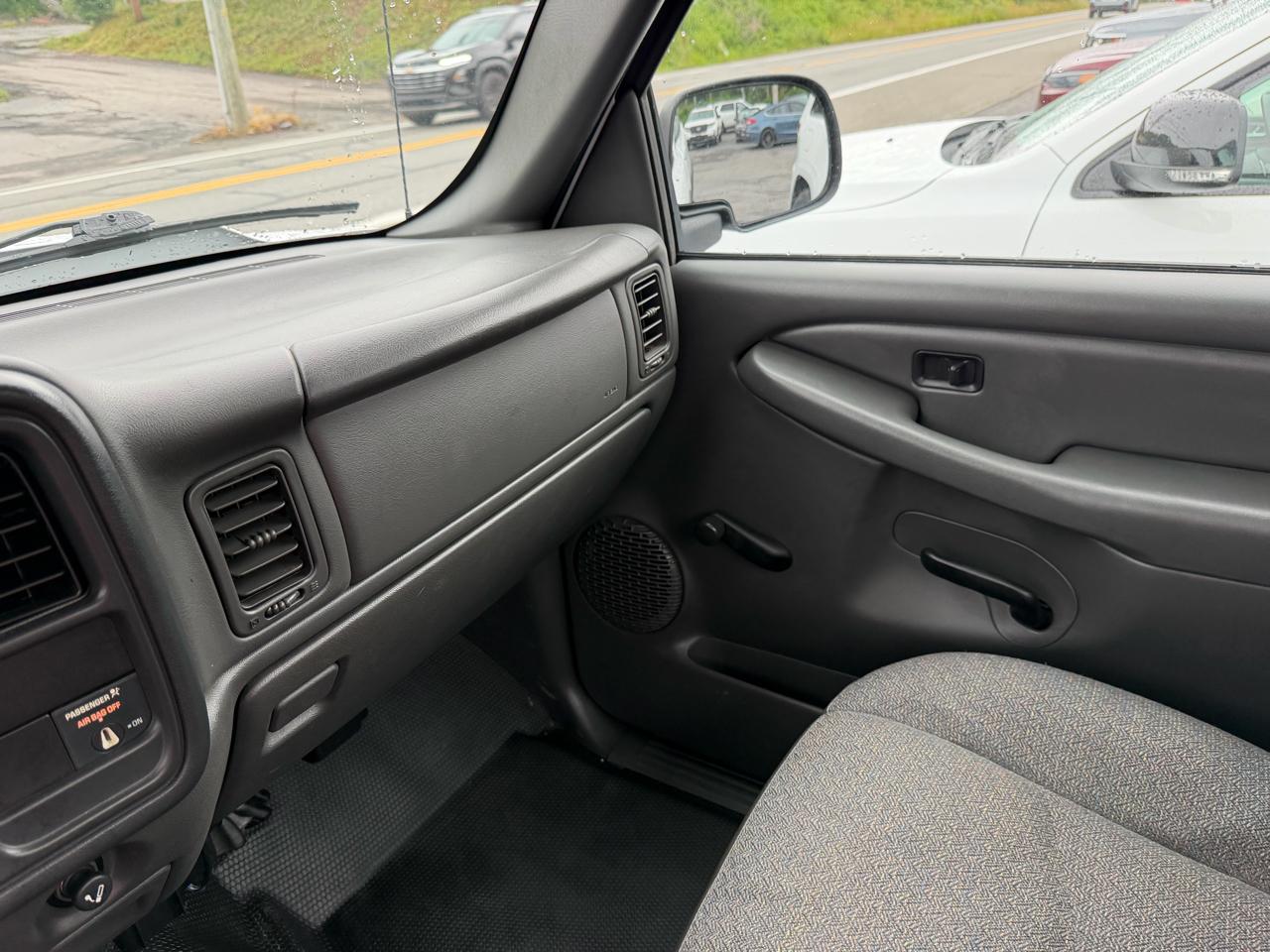 Chevrolet Silverado 2500HD 4WD Reg Cab 142" Work Truck 2005