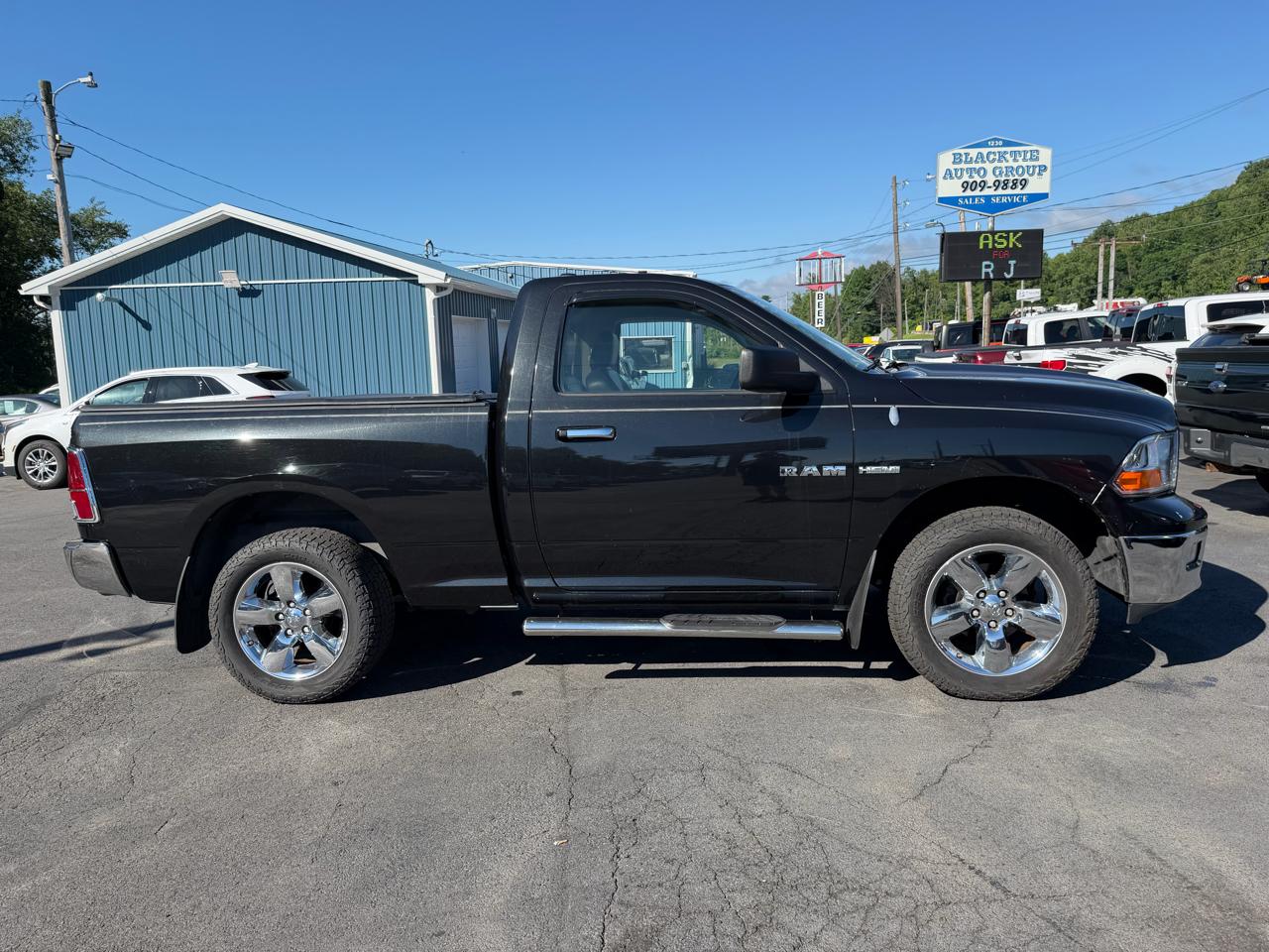 Dodge Ram 1500 4WD Reg Cab 120.5" SLT 2009