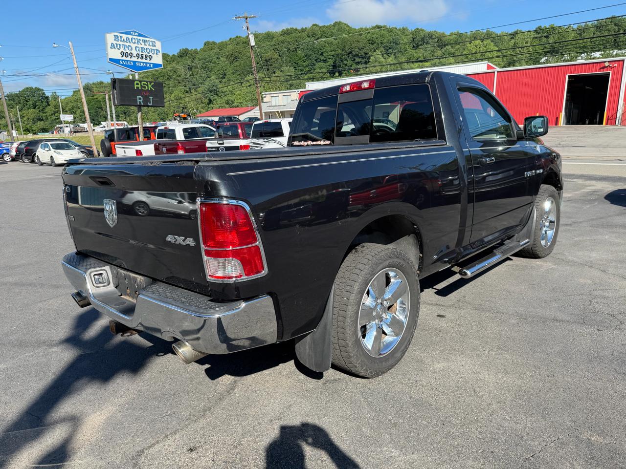 Dodge Ram 1500 4WD Reg Cab 120.5" SLT 2009