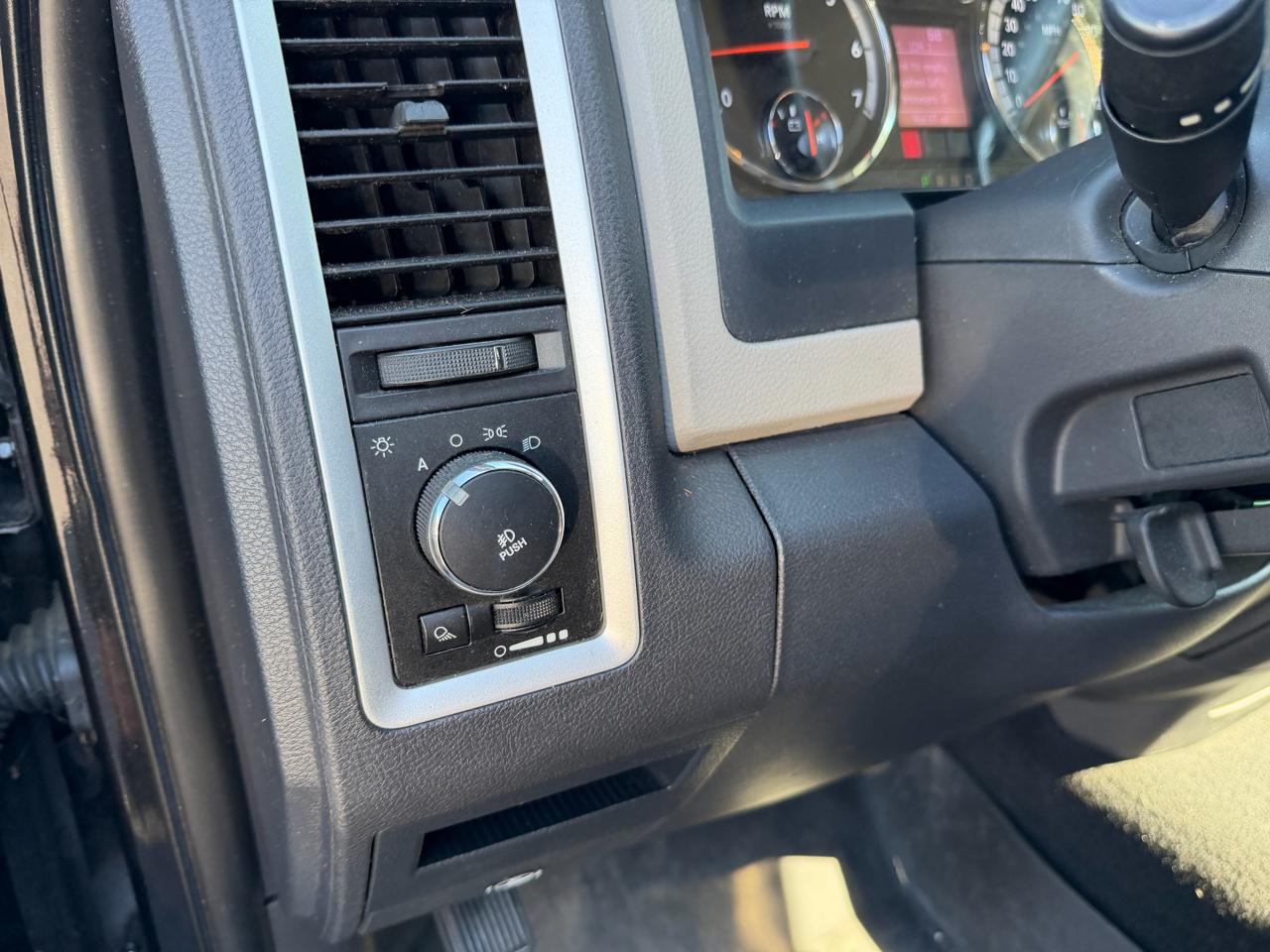 Dodge Ram 1500 4WD Reg Cab 120.5" SLT 2009