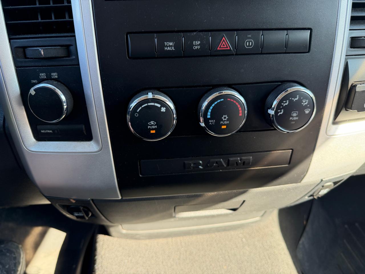 Dodge Ram 1500 4WD Reg Cab 120.5" SLT 2009