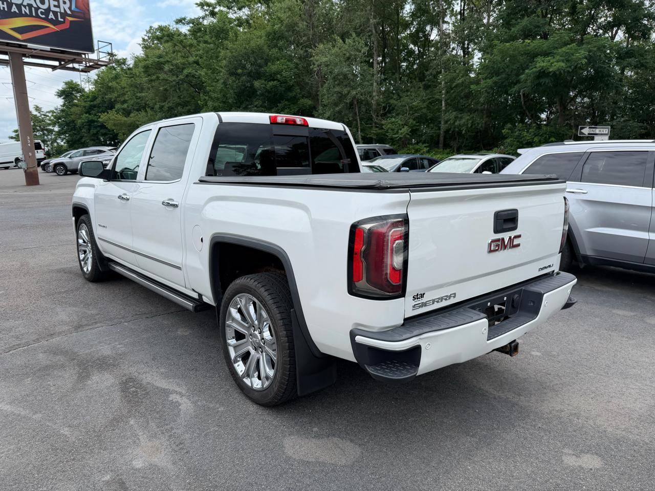 GMC Sierra 1500 4WD Crew Cab 143.5" Denali 2018