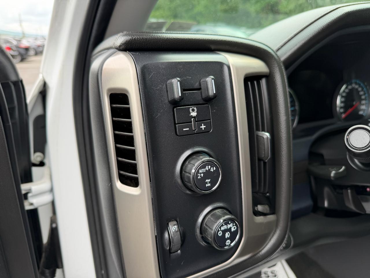 GMC Sierra 1500 4WD Crew Cab 143.5" Denali 2018