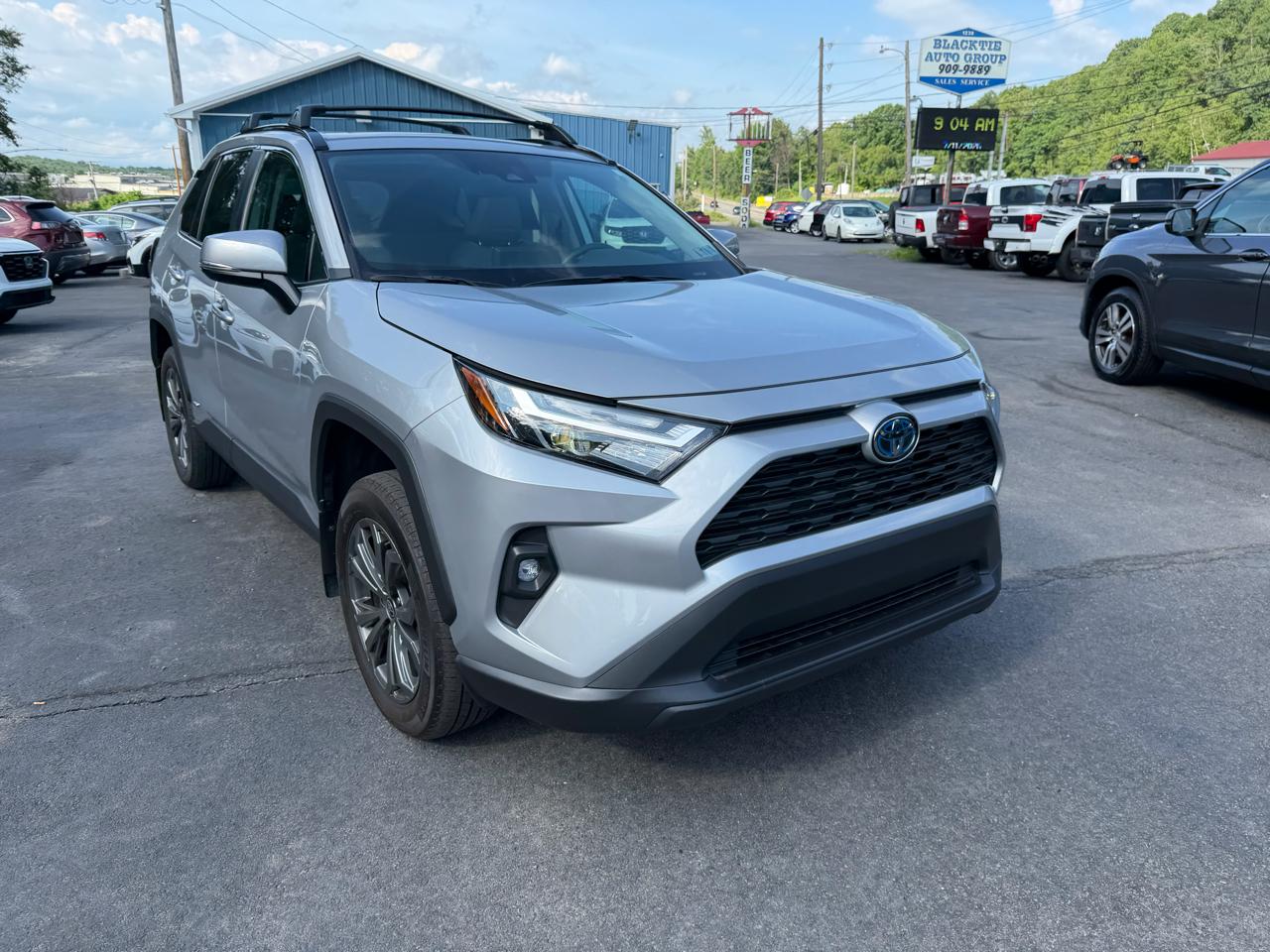 Toyota RAV4 Hybrid XLE Premium AWD (Natl) 2024