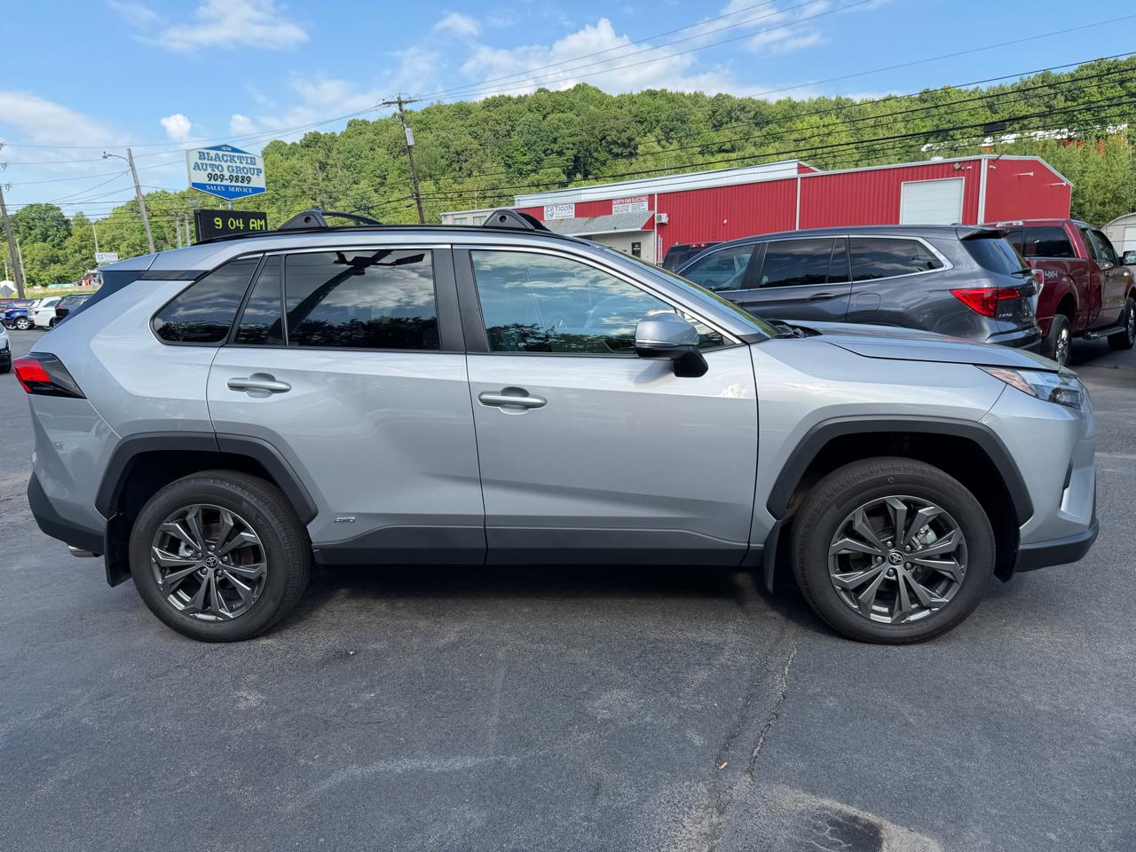 Toyota RAV4 Hybrid XLE Premium AWD (Natl) 2024