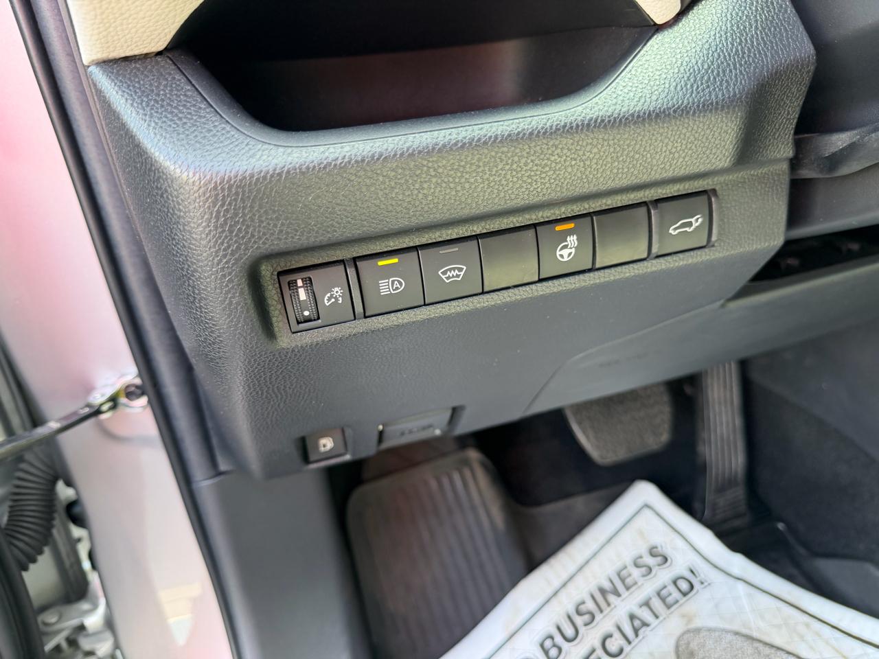 Toyota RAV4 Hybrid XLE Premium AWD (Natl) 2024