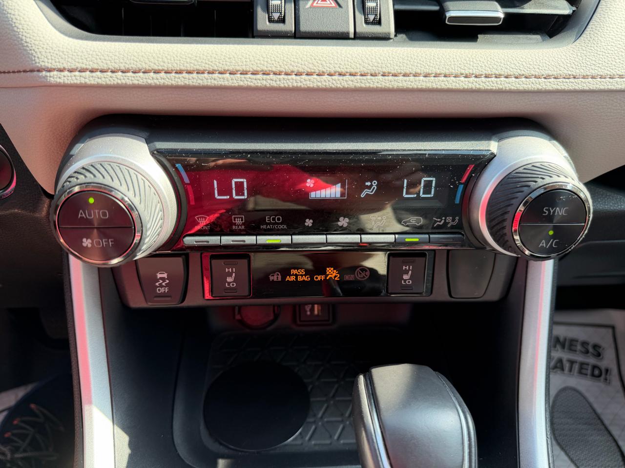 Toyota RAV4 Hybrid XLE Premium AWD (Natl) 2024