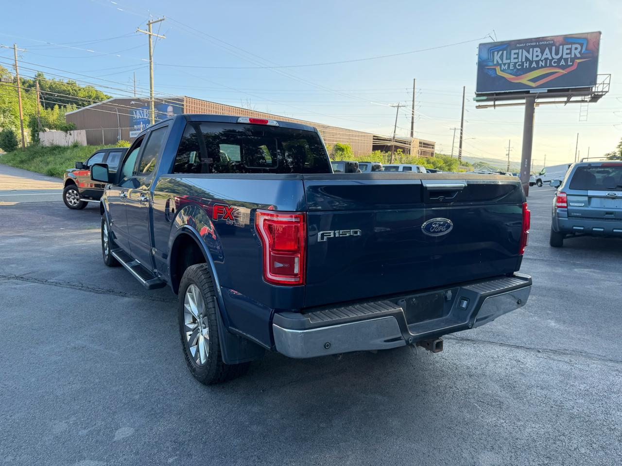 Ford F-150 4WD SuperCrew 157" Lariat w/HD Payload Pkg 2015