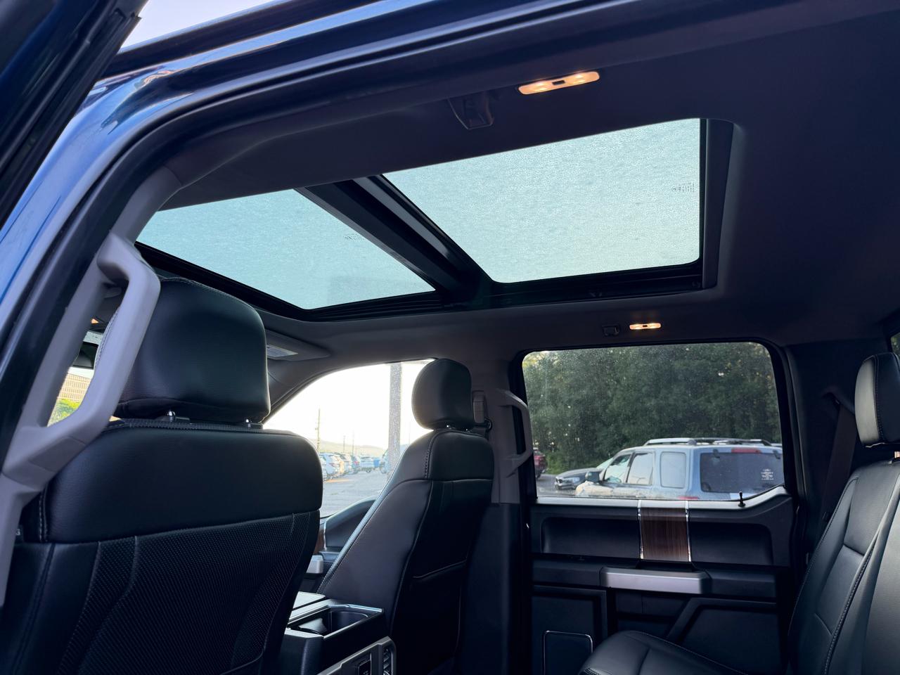 Ford F-150 4WD SuperCrew 157" Lariat w/HD Payload Pkg 2015