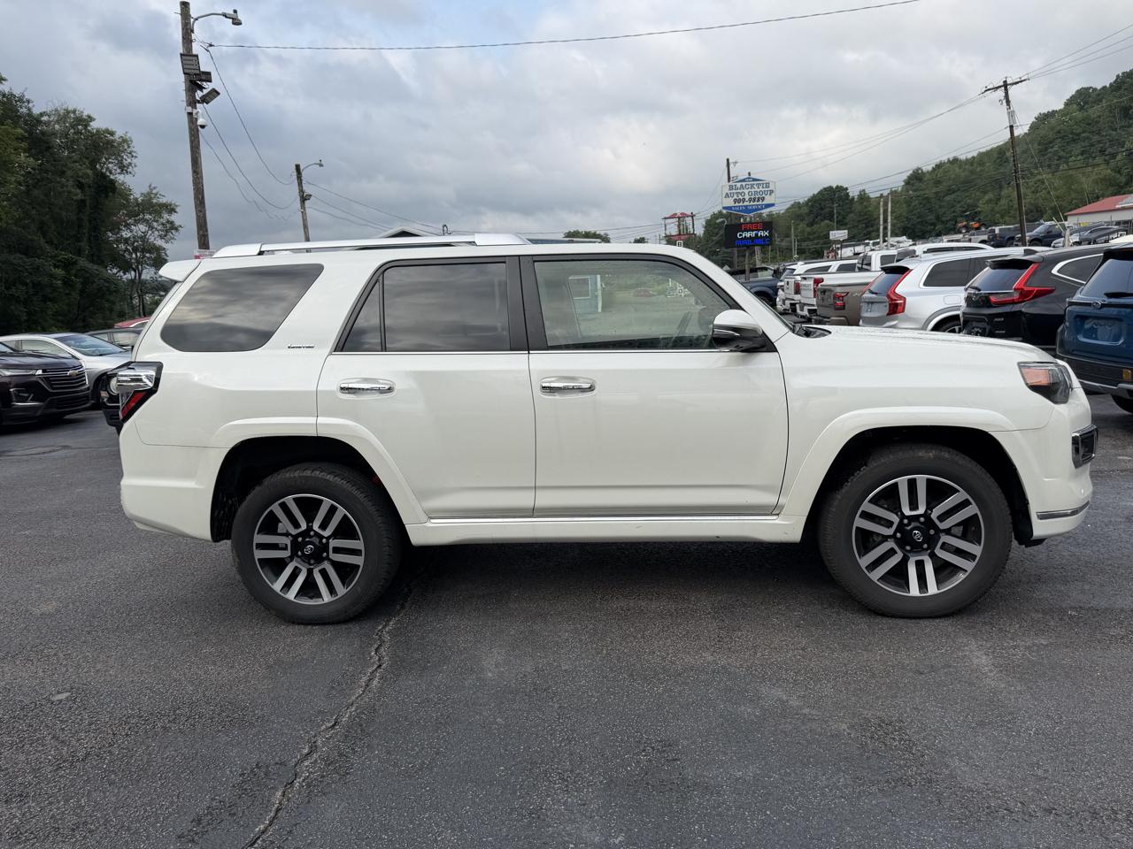 Toyota 4Runner Limited 4WD (Natl) 2023