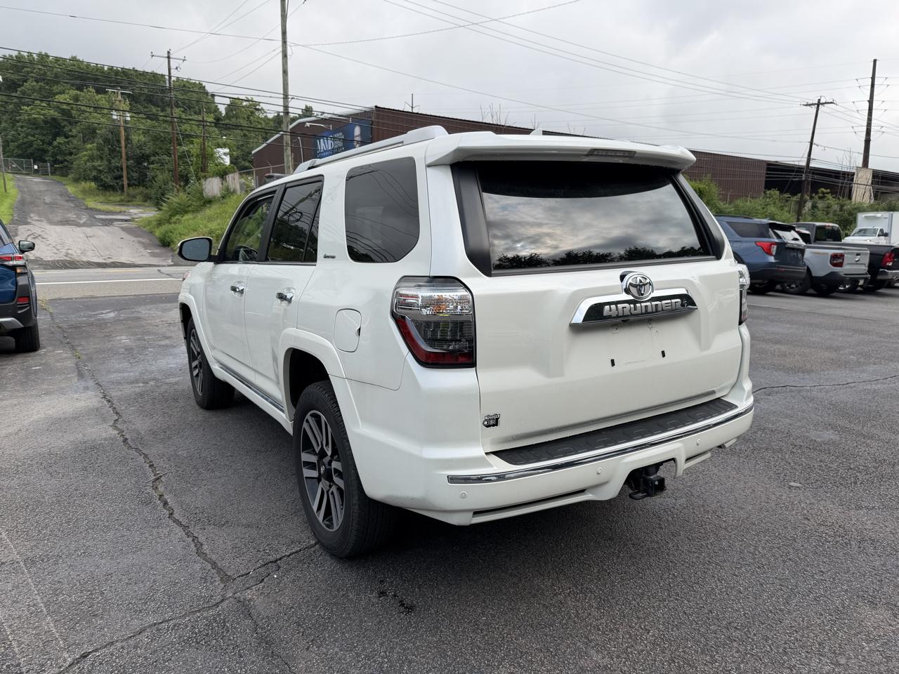 Toyota 4Runner Limited 4WD (Natl) 2023