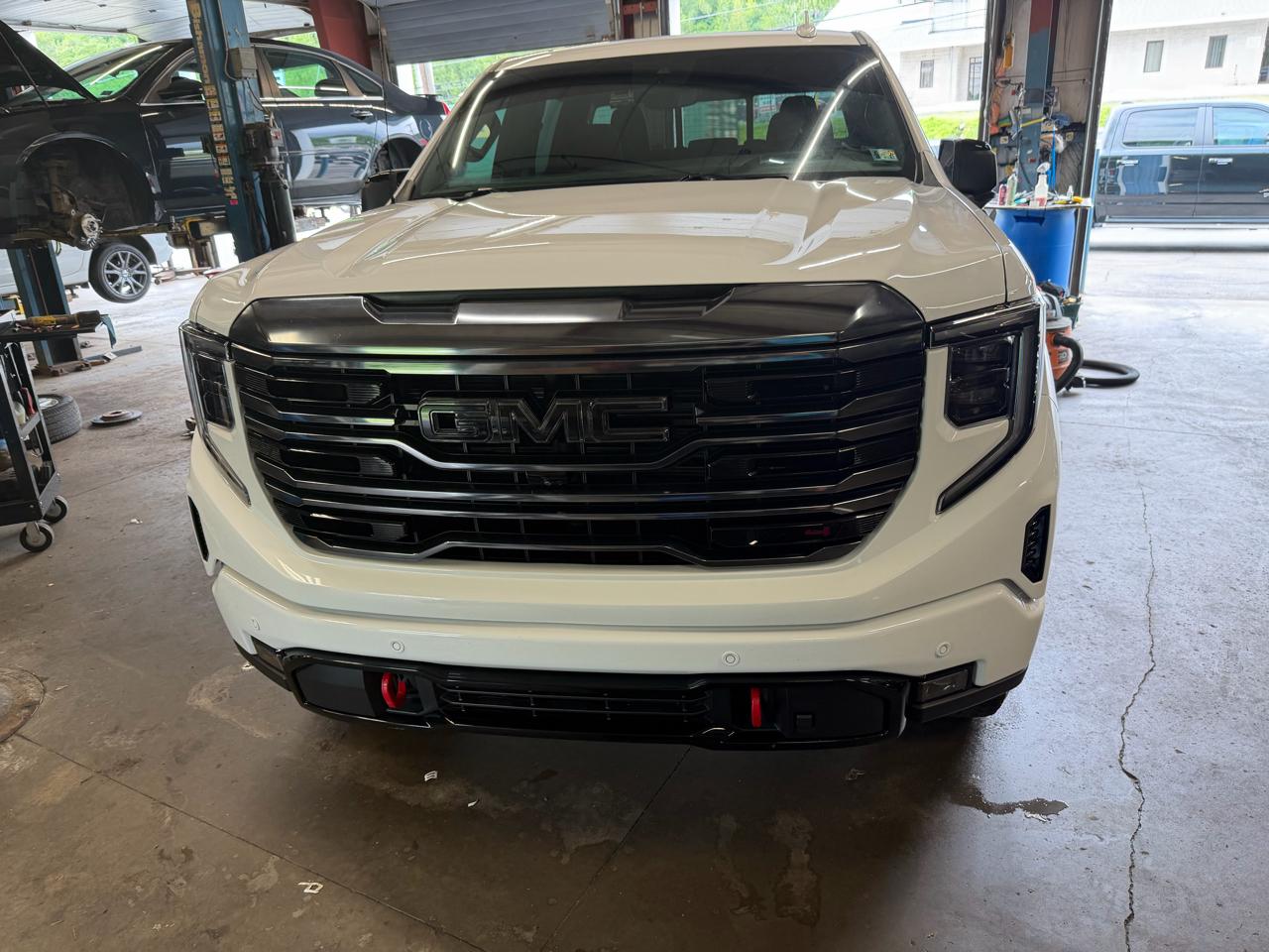 GMC Sierra 1500 4WD Crew Cab 157" AT4 2024