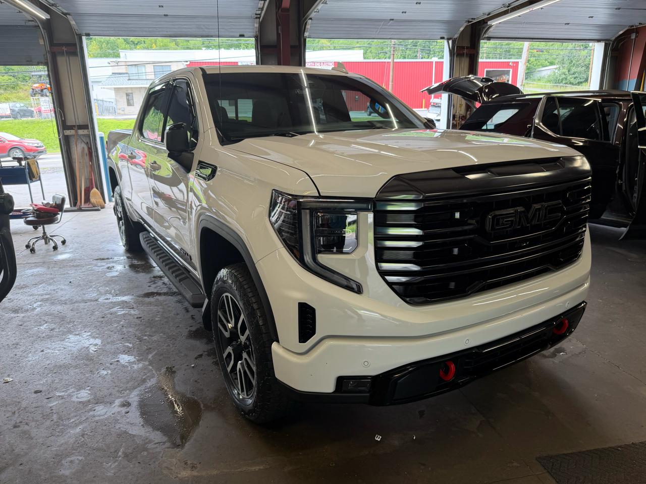 GMC Sierra 1500 4WD Crew Cab 157" AT4 2024