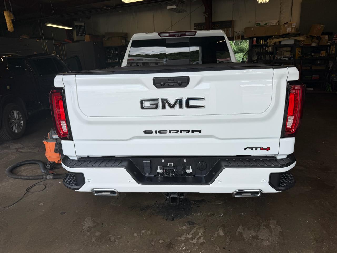 GMC Sierra 1500 4WD Crew Cab 157" AT4 2024