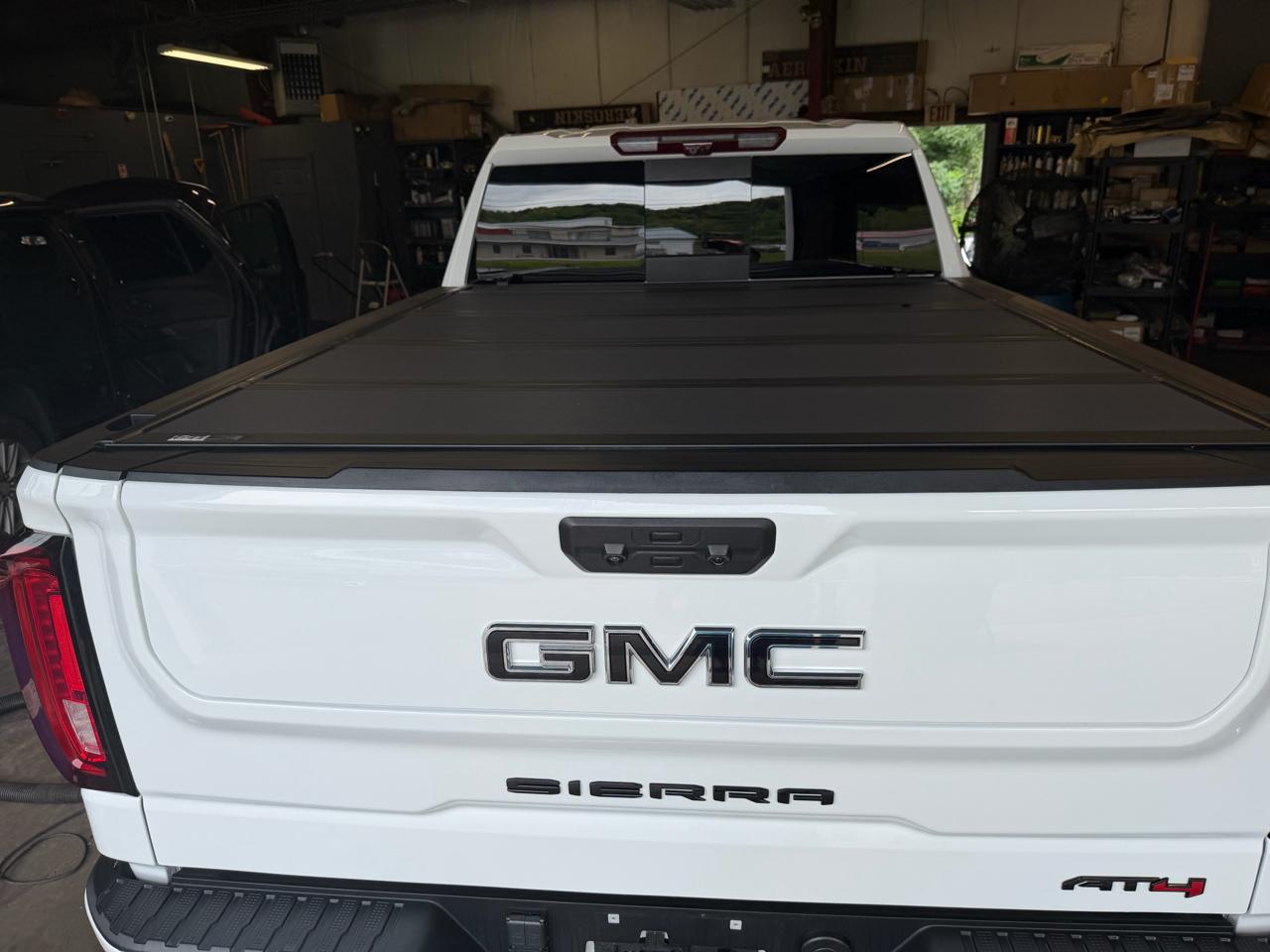 GMC Sierra 1500 4WD Crew Cab 157" AT4 2024