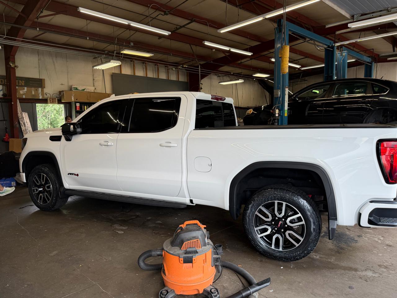 GMC Sierra 1500 4WD Crew Cab 157" AT4 2024