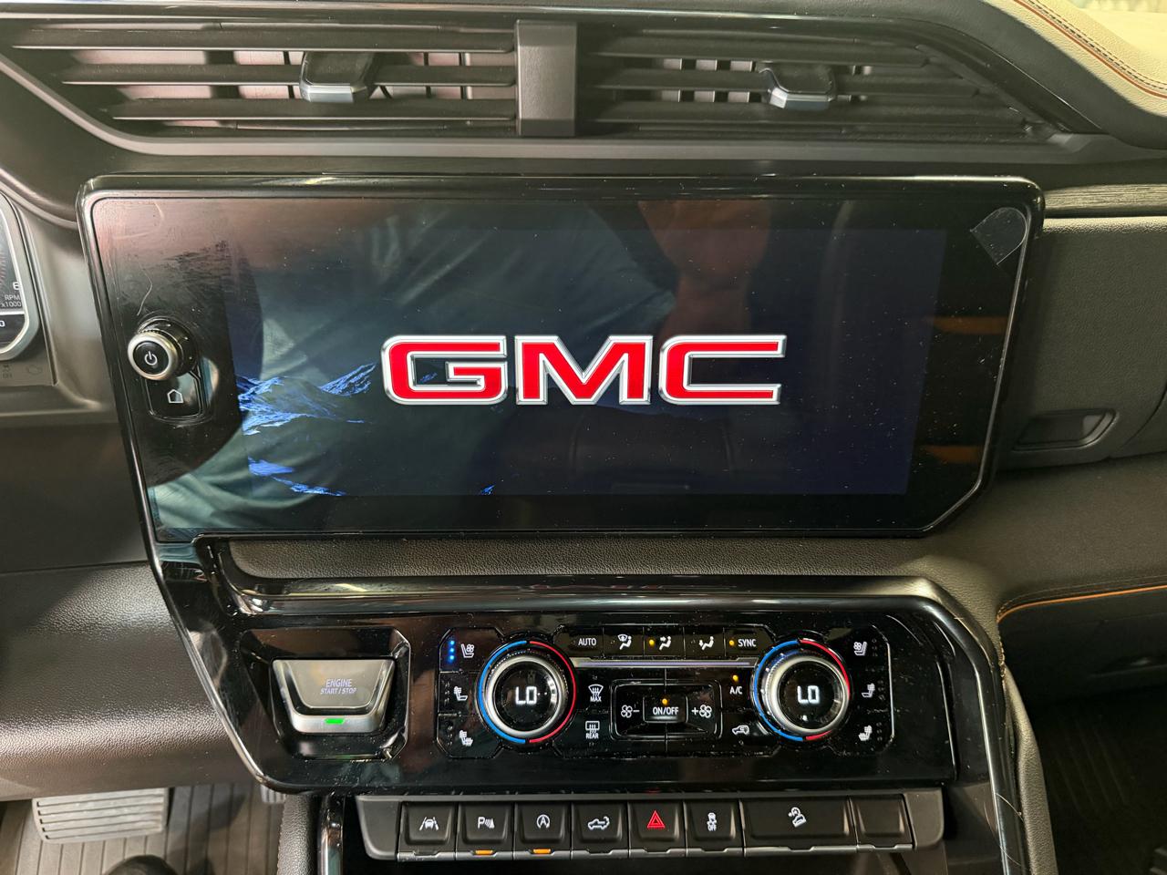 GMC Sierra 1500 4WD Crew Cab 157" AT4 2024