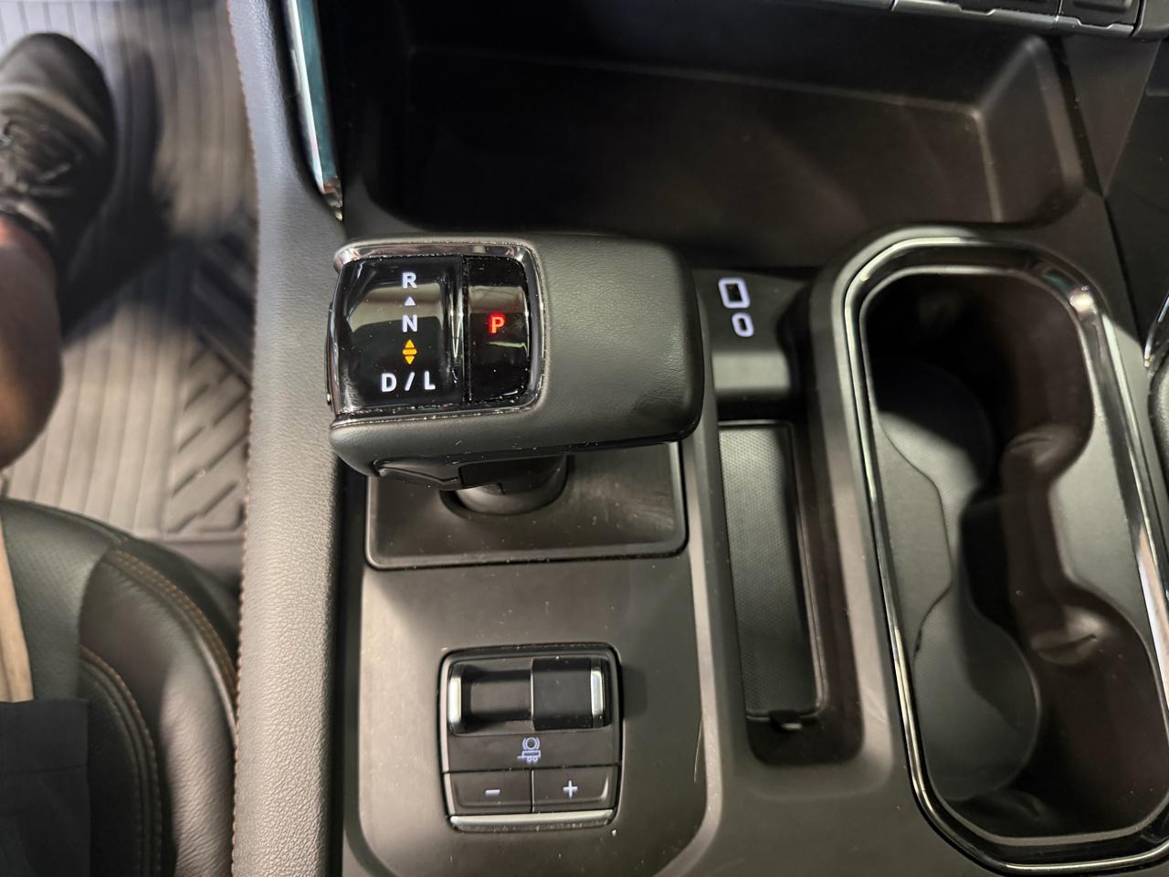 GMC Sierra 1500 4WD Crew Cab 157" AT4 2024