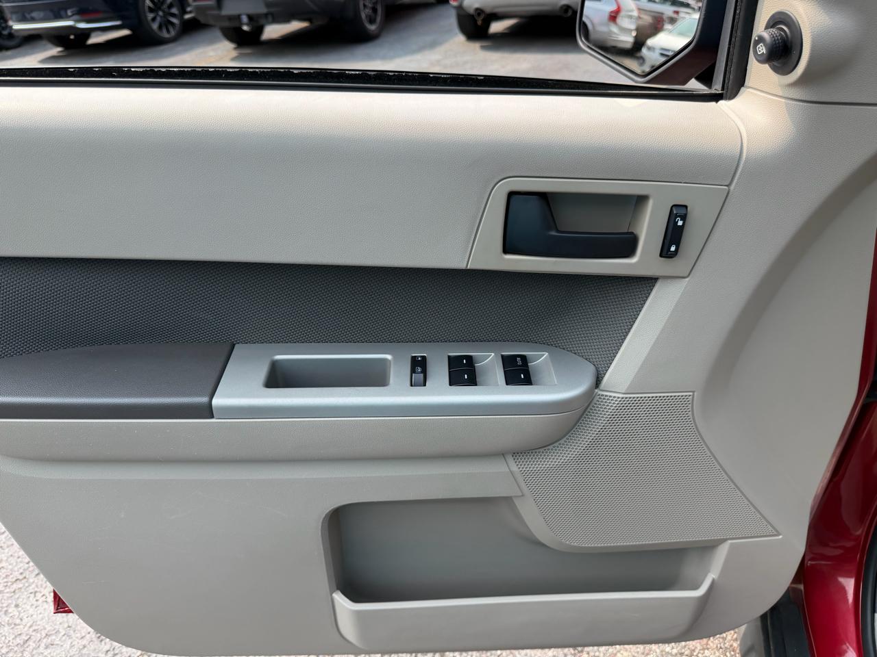 Ford Escape FWD 4dr XLT 2010