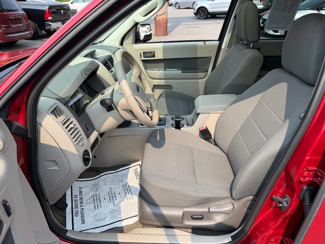 Ford Escape FWD 4dr XLT 2010
