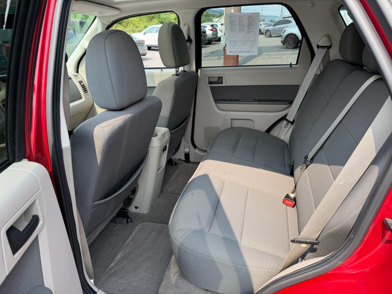 Ford Escape FWD 4dr XLT 2010