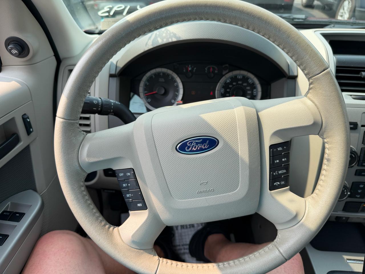 Ford Escape FWD 4dr XLT 2010